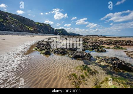 Sand ripples and seaweed on the rocks Cornwall at low tide on Sandymouth beach Stock Photo