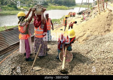February 29, 2024, Dhaka, Bangladesh: Women bricklayers working  in the rehabilitation of a bridge in Keraniganj, Dhaka district under the Program for Supporting Rural Bridges (SupRB).on February 29 , 2024 in Dhaka, Bangladesh  (Credit Image: © S A Masum/eyepix via ZUMA Press Wire) Stock Photo
