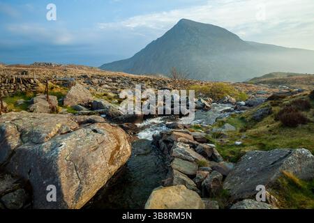 Sunrise at Pen Yr Ole Wen peak in Snowdonia National Park, Wales. Stock Photo