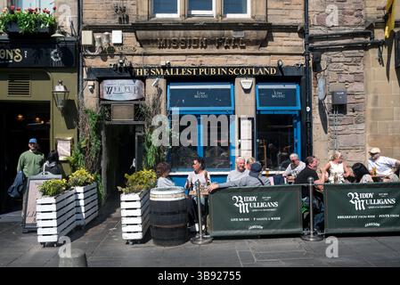 The Wee Pub in the Grassmarket, Edinburgh which, at just 17ft by14ft, claims to be the smallest pub in Scotland. Stock Photo