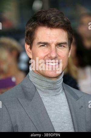 Tom Cruise at the "Oblivion" Los Angeles Premiere at the Dolby Theater