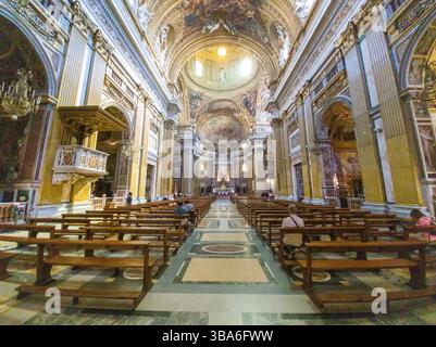 THE CENTRAL NAVE OF THE CHURCH OF GESU' Stock Photo - Alamy