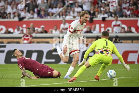 Nick WOLTEMADE (VFB Stuttgart), action, duels versus Louis OPPIE (BI