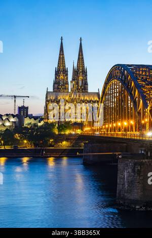 MyPuzzle 100 Teile Puzzle - Kölner Dom & Hohenzollernbrücke Bei Nacht, Premium Qualität