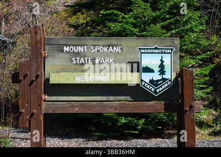 Mt Spokane, WA, USA - May 2, 2025; Welcome sign at Mount Spokane State Park with parks department logo Stock Photo
