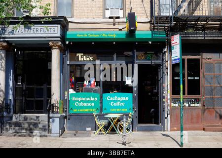 Titi's Empanadas, 160 Havemeyer St, Brooklyn, New York, NYC storefront of a Venezuelan eatery in the Williamsburg neighborhood. Stock Photo