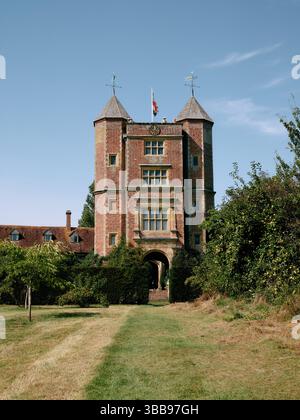 Sissinghurst Castle Garden in summer, Sissinghurst in the Weald of Kent in England UK Stock Photo
