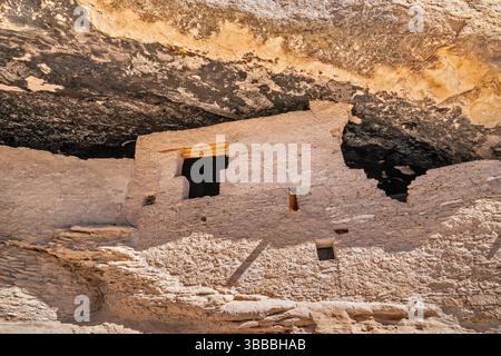 T-shaped doorway, wall in Cave 2, Gila Cliff Dwellings National Monument, New Mexico, USA Stock Photo
