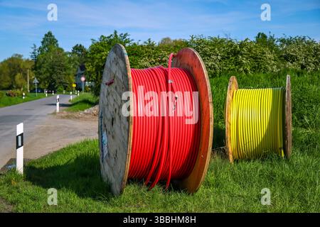Bönen, North Rhine-Westphalia, Germany - Internet broadband expansion in the countryside, construction site for laying fibre optic cable, cable drum w Stock Photo