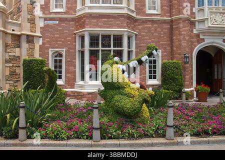The Aligator topiary and castle at the United Kingdom pavillon at Epcot ...