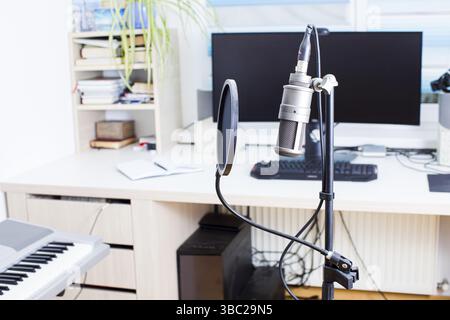 Microphone modern radio station broadcasting studio Stock Photo - Alamy