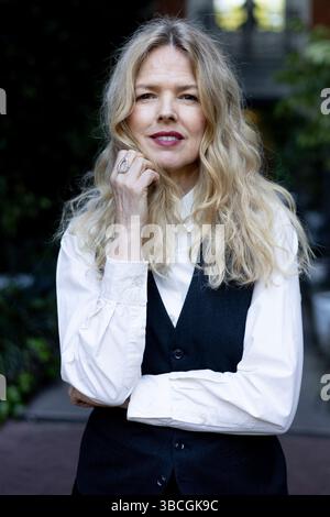 Christina Rosenvinge Poses portrait session 'Hombres íntegros', at Casa ...