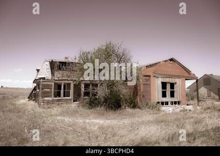 An abandoned house in a small village at the Pawnee national grasslands, colorado, United states. Stock Photo