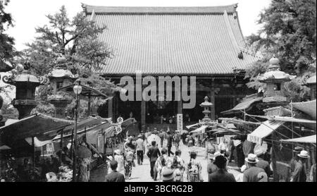 明治時代の写真です。 Vintage photo of Sensoji Temple in Asakusa, Tokyo, Japan