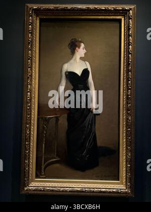 Madame X (Madame Pierre Gautreau). Artist: John Singer Sargent (American,  Florence 1856-1925 London). Dimensions: 82 1/8 x 43 1/4in. (208.6 x  109.9cm) Framed: 95 3/4 x 56 5/8 x 5 in. (243.2