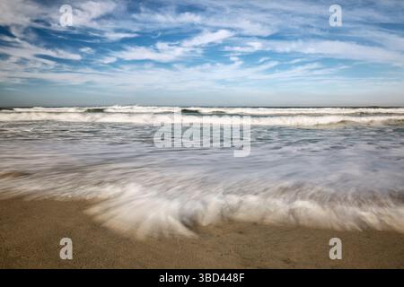 USA, California, Central Coast, Lompoc. Waves rolling in at Surf Beach Stock Photo