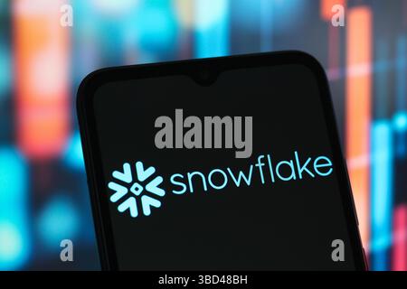Canada. 22nd May, 2025. In this photo illustration, the Snowflake logo is seen displayed on a smartphone screen. (Credit Image: © Thomas Fuller/SOPA Images via ZUMA Press Wire) EDITORIAL USAGE ONLY! Not for Commercial USAGE! Stock Photo