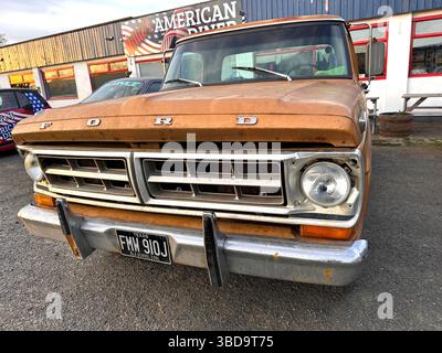 bronze gold coloured Ford F250 or F100 pickup truck Stock Photo