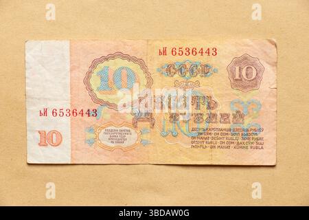 Syujet bilan porno tomosha qiling