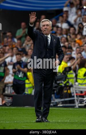 The team bids farewell to the fans [supporters] of the South Stand. DFB ...