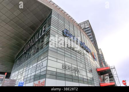 dramatic-modern-euralille-
