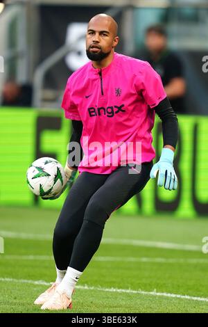 chelsea-goalkeeper-robert-sanchez-during-the-premier-league-match-at