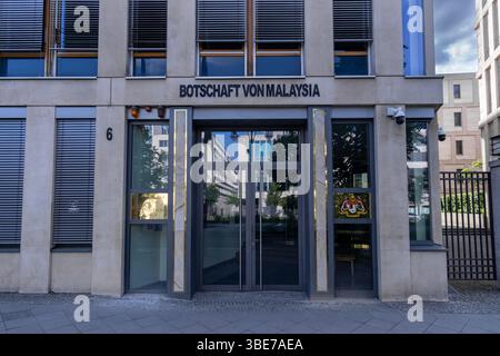 Front view of the Malaysian Embassy in Berlin’s diplomatic quarter, showing signage, flag, and secure entrance. Botschaft von Malaysia. Stock Photo