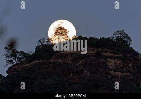 Moonrise at El Tepozteco Mountains. Amatlán, Morelos, Mexico Stock Photo