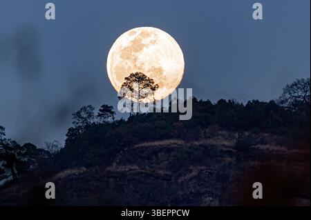 Moonrise at El Tepozteco Mountains. Amatlán, Morelos, Mexico Stock Photo