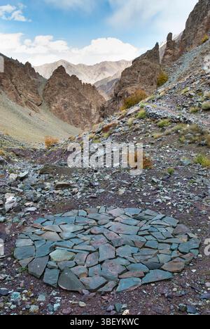 Arrangement of shale stones in a circle, on the way down from Stokla pass (4900) to the village of Stok, Hemis National Park, Ladakh, India Stock Photo