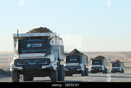 (250530) -- HULUN BUIR, May 30, 2025 (Xinhua) -- Autonomous electric ...