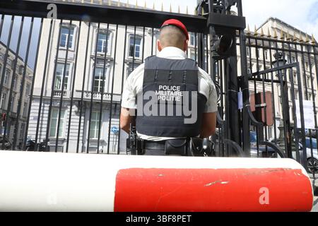 Brussels, Belgium. 28th May, 2025. Military police pictured outside a plenary session of the Chamber at the federal parliament, in Brussels, Wednesday 28 May 2025. BELGA PHOTO HATIM KAGHAT Credit: Belga News Agency/Alamy Live News Stock Photo