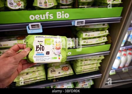 Bio label eggs in a French grocery Stock Photo