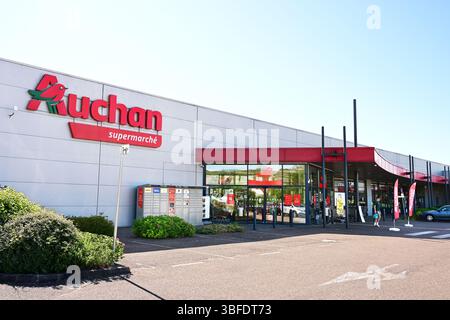 entrance-to-auchan-supermarch-