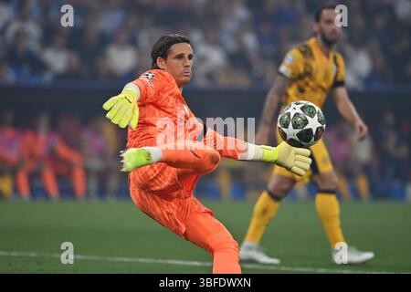 Yann SOMMER (Milan goalkeeper), tee shot, action, single image, cropped
