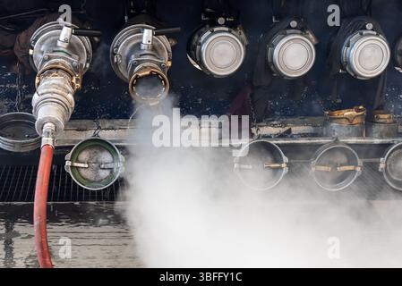 Nozzle for loading and unloading a tank truck of dangerous goods with a ...