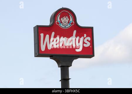 Wendys logo sign hi-res stock photography and images - Alamy