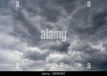 Dramatische Wolkenformation vor einem Sommergewitter, formatfuellend, Baden-Wuerttemberg, Deutschland Stock Photo