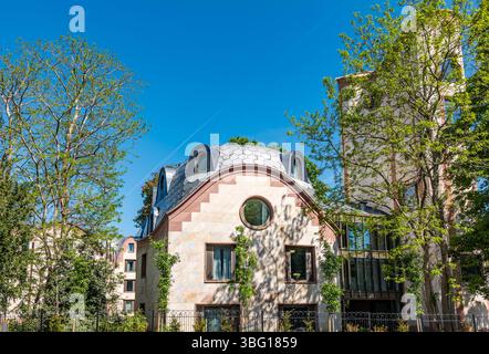 Exteriror of The Gradel Quadrangles of new College by David Kohn ...