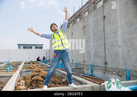 Radio Taiso, Japanese engineer worker doing calisthenics stretching dance before start working in the morning Stock Photo