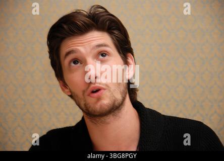 Er-xotin jinsiy aloqada bolib, ozlarini kameraga suratga olishadi. Bepul semiz jinsiy aloqa videolarini tomosha qiling