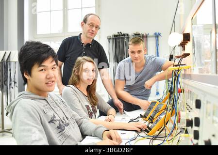 technical vocational training in industry: young apprentices and trainers in the classroom Stock Photo