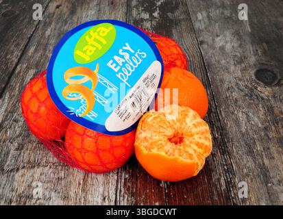 Jaffa mandarin easy peelers fruit in a 600g orange net bag Stock Photo