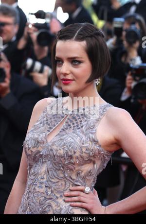 ROXANE MESQUIDA ON THE ROAD PREMIERE CANNES FILM FESTIVAL 2012 PALAIS