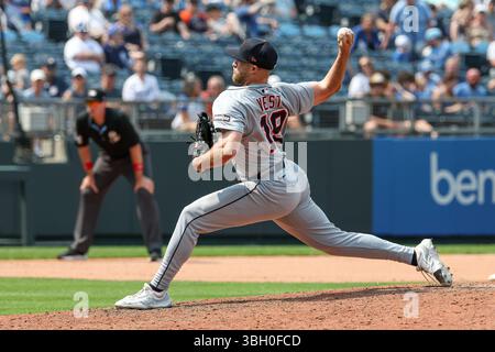 Detroit Tigers' Will Vest pitches against the Chicago Cubs during the