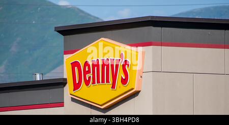 Dennys classic diner hi-res stock photography and images - Alamy