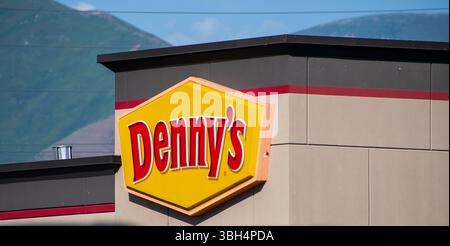Dennys classic diner hi-res stock photography and images - Alamy