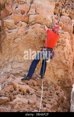 Man rock climbing at “The Pit” in Sandy’s Canyon, Flagstaff, Arizona, USA Stock Photo