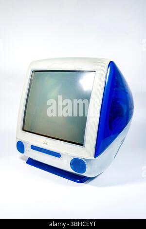 vintage-apple-imac-g3-computer