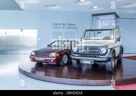 BOS-MODELS BOS87685 - 1/87 Mercedes W123 Voitures Funéraires, Noir BOS-MODELS BOS87685 - 1/87 Mercedes W123 Voitures Funéraires, Noir